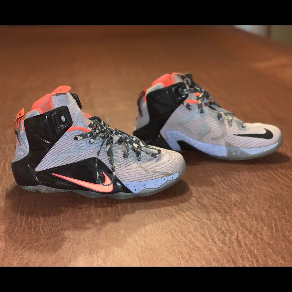 Lebrons sz 5Y BOUGHT ☺️